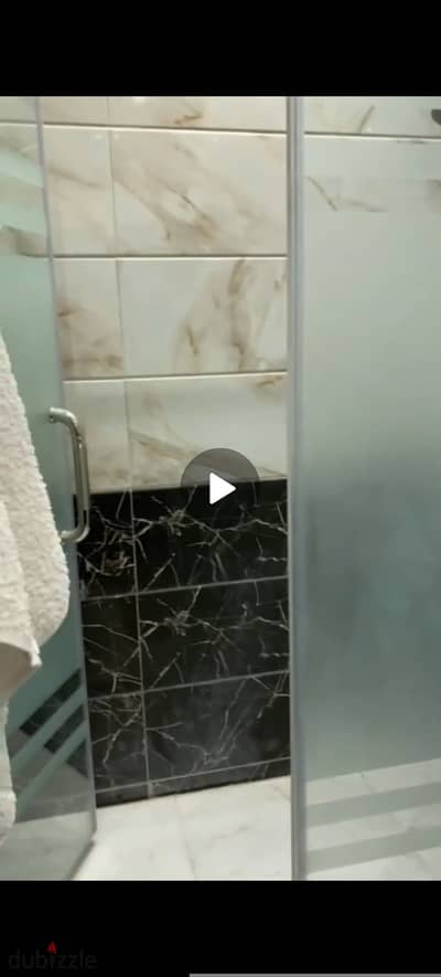 شقه مفروش ف كمبوند ون قطاميه ثلاث غرف وثلاث حممات ع دائري المعادي مباشره الكمبوند في موقع متميز يوجد فيه حممات سباحه ويوجد ايضا مسحات كبيره خضراء ويوجد مكان للألعاب خاص بالأطفال ويوجد ايضا استار باكس ويوجد كافه الخدمات كما أن الكمبوند محاط بالكامل با شقه مفروش ف كمبوند ون قطاميه ثلاث غرف وثلاث حممات ع دائري المعادي مباشره الكمبوند في موقع متميز يوجد فيه حممات سباحه ويوجد ايضا مسحات كبيره خضراء ويوجد مكان للألعاب خاص بالأطفال ويوجد ايضا استار باكس ويوجد كافه الخدمات كما أن الكمبوند محاط بالكامل با