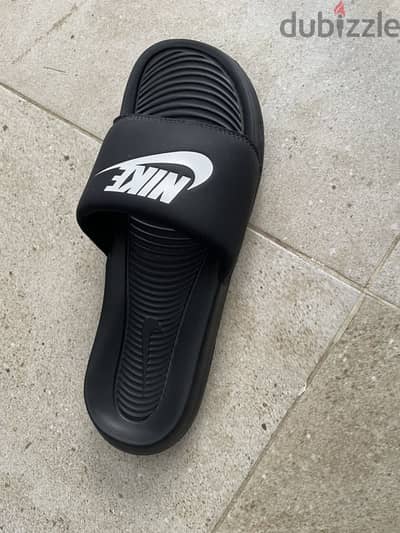 Nike slides victori one