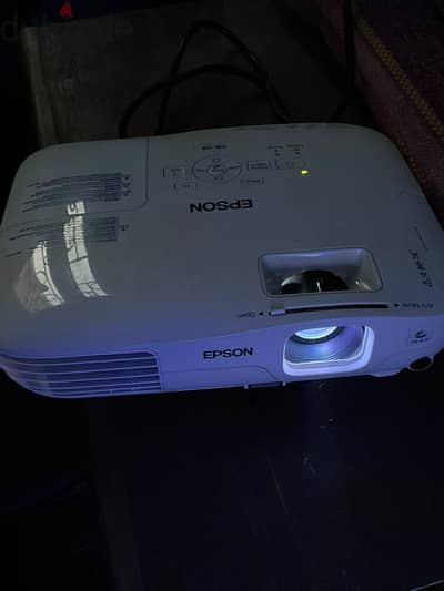 بروجيكتور epson حاله جيده