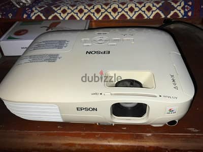 بروجيكتور epson حاله جيده . .