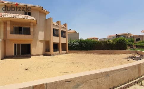 فيلا للبيع في كمبوند سبرينجز الشروق بسعر لقطة