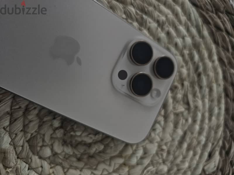 Apple - iPhone 16 Pro 4
