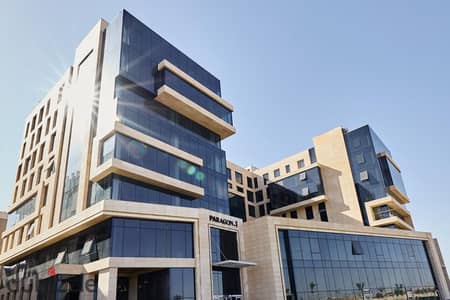 مكتبك متشطب بأعلي مواصفات التشطيب في مشروع PARGON الحاصل علي شهادة الLEED مباشرة علي محور الوزارات بمقدم 410 الف وتشغيل شركة SAVILLS العالمية