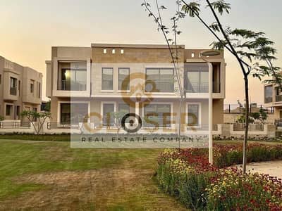 اخر فيلا ( RTM ) في كمبوند ( Taj City ) للبيع بمقدم شقة بأقوي لوكيشن التجمع الاول امام مطار القاهرة + اقساط حتي 8 سنوات