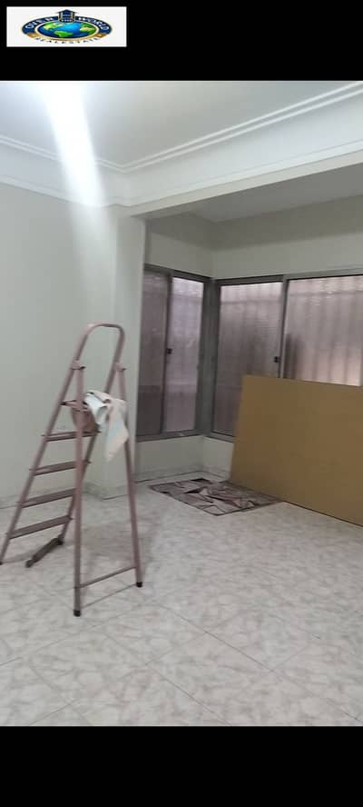 For rent, empty apartment, new law, New Maadi, super lux finishing, suitable for newlyweds, first upper floor, ready to move in, it has a living room, dining table, and natural gas heater, quiet location near Algeria Street and Algeria Square and Nasr Street, for contact, display phone number