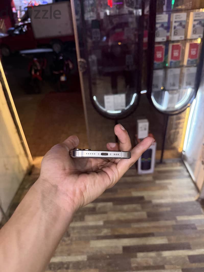 Apple - iPhone 16 Pro 3