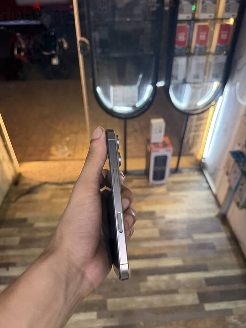 Apple - iPhone 16 Pro 6