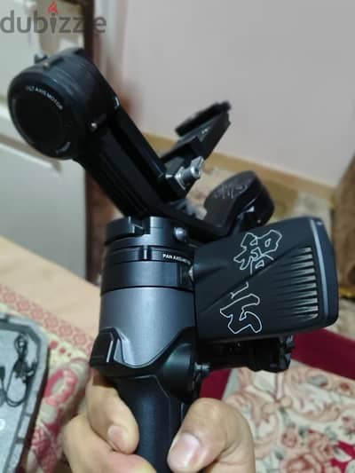 جهاز مثبت وحامل للكاميرات الاحترافية