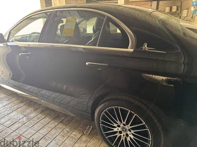 Mercedes-Benz C200 2025