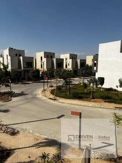 بالتقسيط استلام فوري فيلا  4غرف للبيع في كمبوند ذا كراون بالم هيلز The Crown Compound Palm Hills جولف اكستينشن 6اكتوبر الجيزه