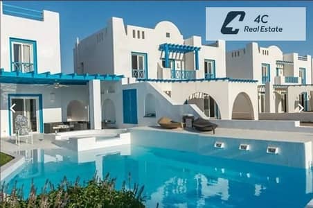 باقل من سعر الماركت لسرعه البيع استلم شاليه مفروش بالكامل بالتكييفات و المطبخ ريسيل ماونتن فيو رأس الحكمة الساحل الشمالي بتقسيمه خاصه جاهز للمعاينه