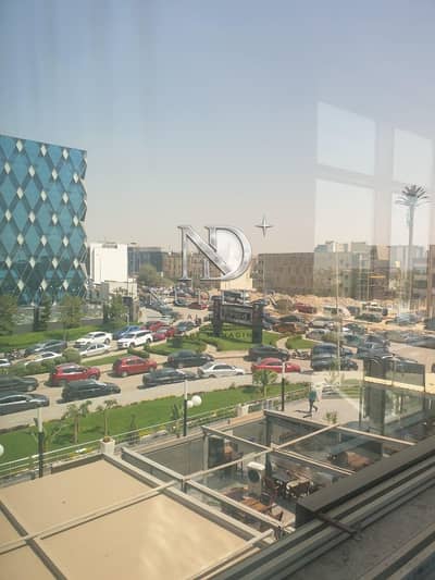 مكتب متشطب بالكامل للإيجار في تريفيوم  على ٩٠ الشمالي مباشر التجمع الخامس