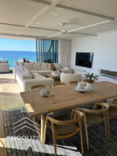 Chalet (Immediate handover) for sale, first row by the sea, fully finished with furniture, appliances, and air conditioning, at the old price, with a