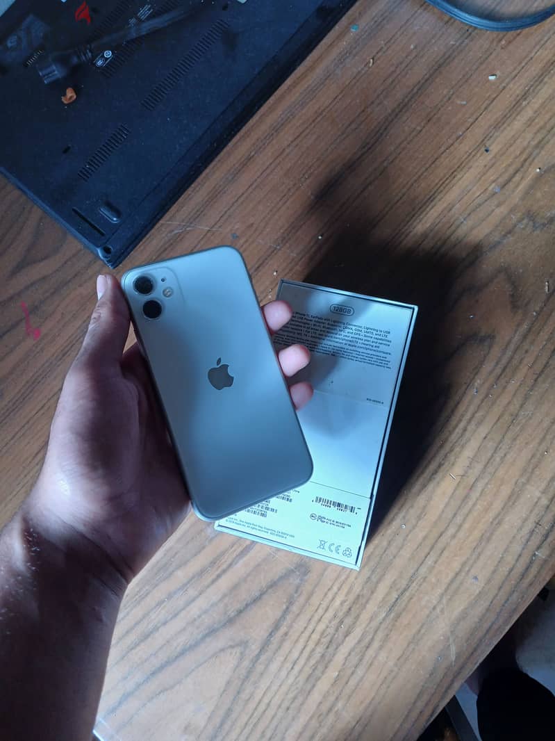 Apple - iPhone 11 81% box 2