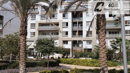Under market price apartment 214 m for sale ready to move very prime location Double view landscape in Hyde Park New Cairo