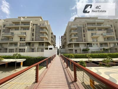 Under market price i villa Sky garden 225 m for sale ready to move very prime location view landscape in Mountain View I City New Cairo