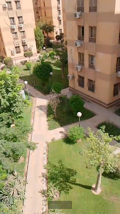 شقه للبيع دور ثالث كمبوند اوبرا سيتي 3 غرف 3 حمام بالمطبخ ولاند سكيب