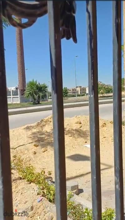 للبيع | شقة أرضي بحديقة في الحي الثالث شرق – مدينة الشروق