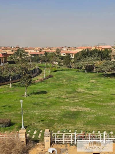 -فيلا  مستقله للبيع في مدينتى بفيلات 4 غرف نوم ستلام فوري بأكبر مساحه الأرض (700م)  واكبر باك يارد