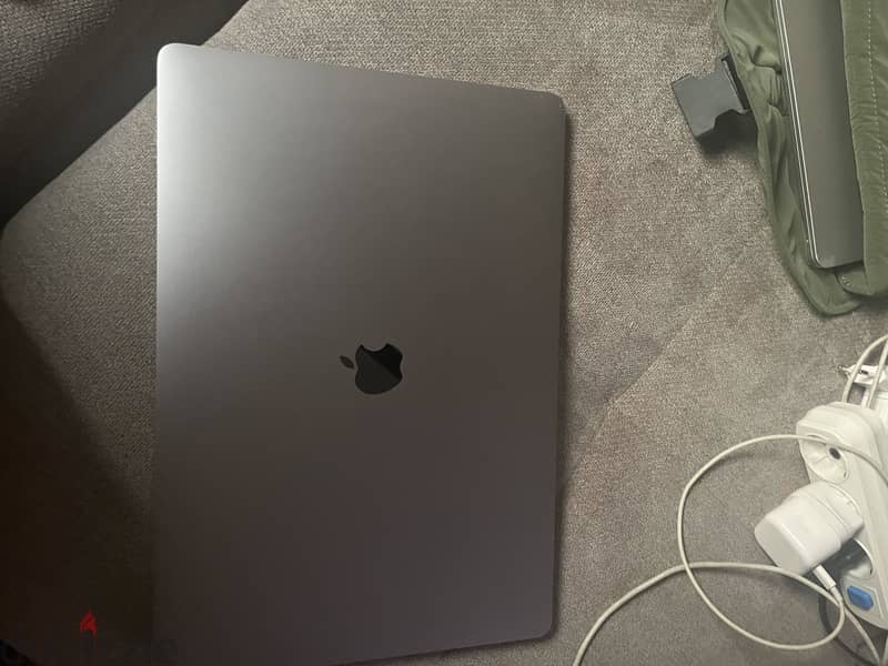 2019 MacBook pro 16 inch 1