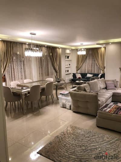 شقة مفروشة للإيجار | فيلات الحي الخامس - التجمع الخامس  *Fifth District Villas - New Cairo*  المساحة: 200م  الدور الأول  مفروشة بالكامل  2 غرفة نوم  2 حمام  ريسبشن  مطبخ  بلكونة  *الإيجار: 55,000 ج. م / شهرياً*