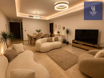 Ground-floor apartment with a garden, fully finished in a modern style, including air conditioning and furniture. Immediate delivery. Cairo Festival C