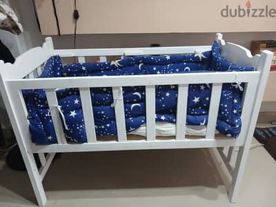 سرير رضيع مع ٣ مستويات و مرتبة