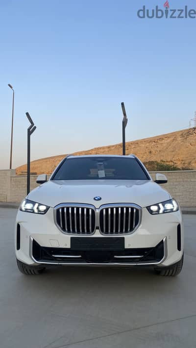 Bmw X5 2025 كسر زيرو بحالة استلام المصنع ٣٠٠٠سي سي /٦سلندر الشكل الجدي