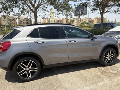 Mercedes-Benz GLA 200 2015