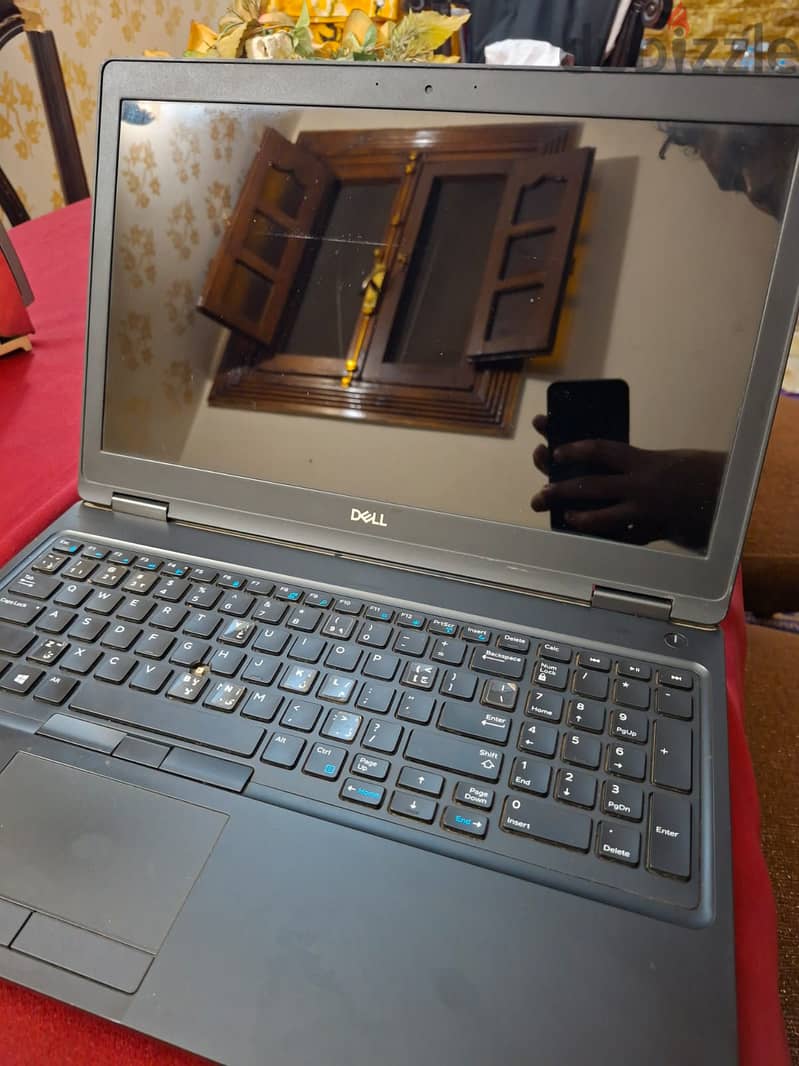 Dell Precision 3520 1