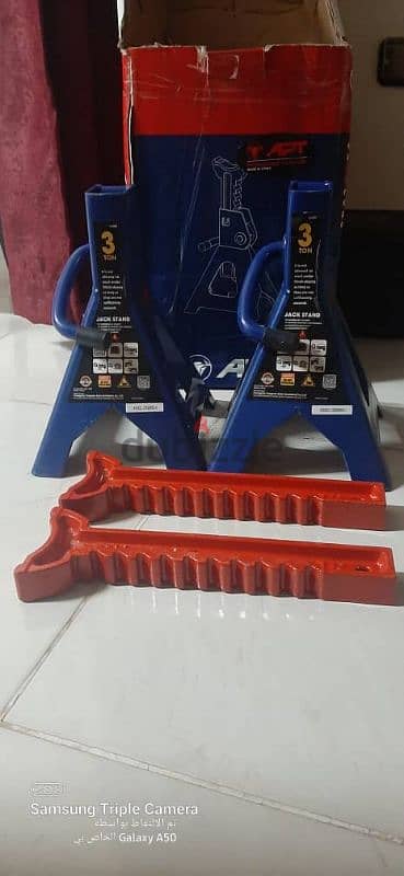 حامل للعربية (jack stands)