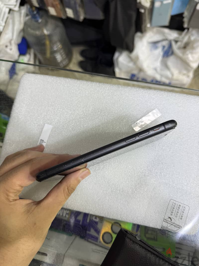 Apple - iPhone 11 4