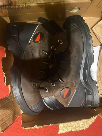 حذاءred wing original with box لم يتخدم اطلاقاً