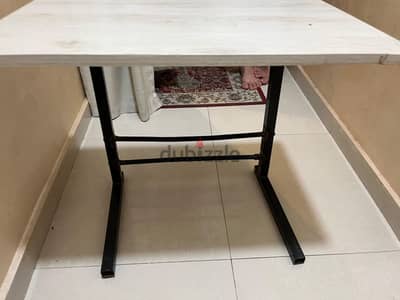 ترابيزة متينة للمذاكرة والشغل