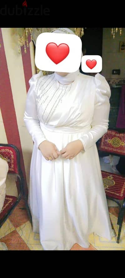 فستان ابيض بحالة الجديد للبيع
