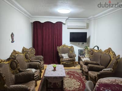 صالون خشب زان أحمر كلاسيك بحالة ممتازة