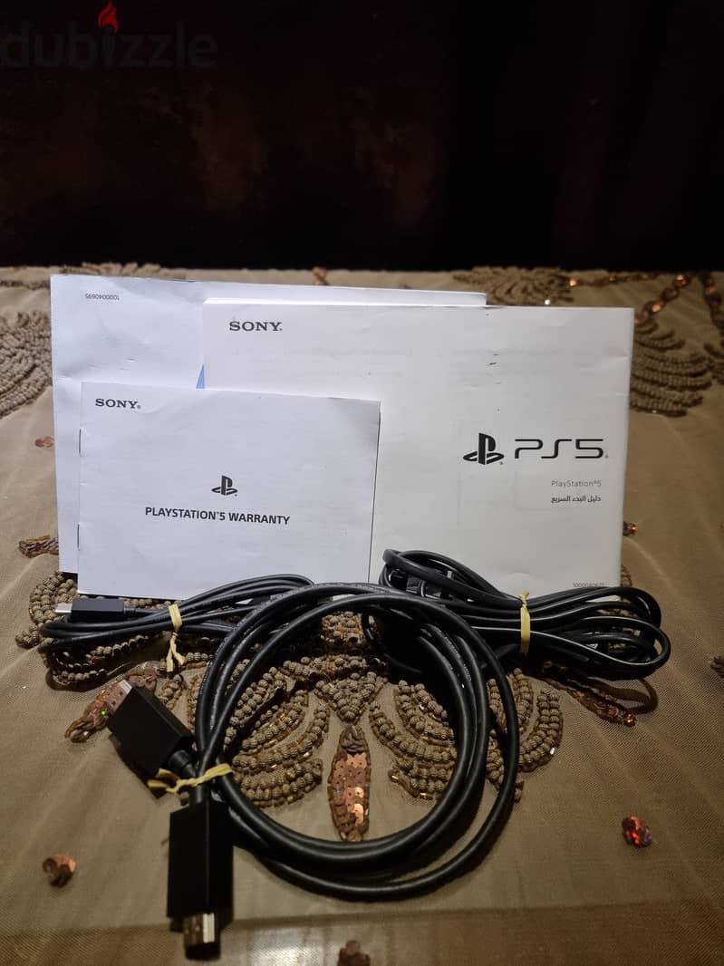Ps5 Slim CD + 2 Controllers 6