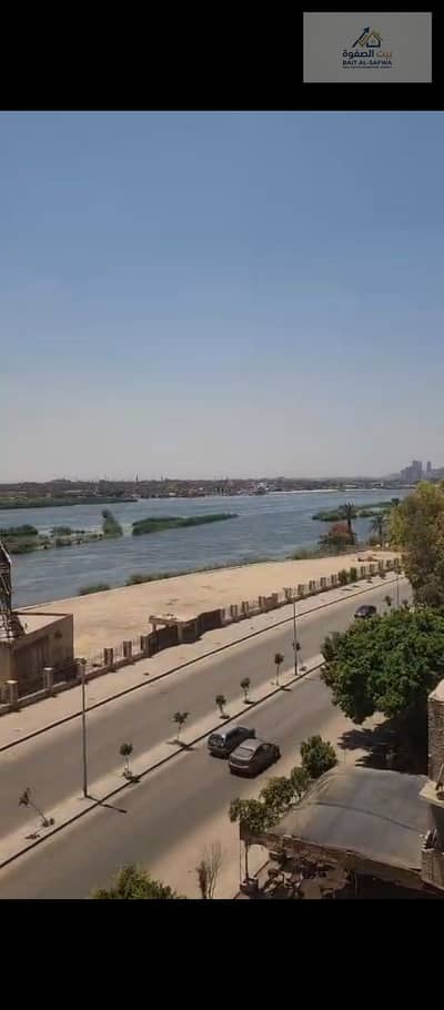 Furnished apartment for rent, Corniche Tahrir, close to Al-Shorouk Club and all transportation and services, and five minutes to the entrance of Maadi and Helwan University.