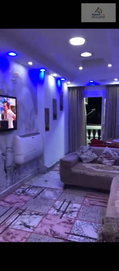 شقه للايجار المفروش اليومي للأسر والعائلات شارع فيصل العمومي موقع مميز قريب لكل الخدمات والمطاعم والبراندات والكافيهات