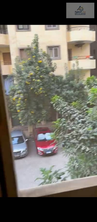Furnished apartment for rent in Zahraa Al-Maadi, steps to Al-Khamseen Street and Al-Khamseen Mall, with all services and brands. A distinguished and upscale location.