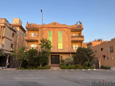 شقة للبيع بأرقى مربع بالبنفسج ٨ ڤيلات