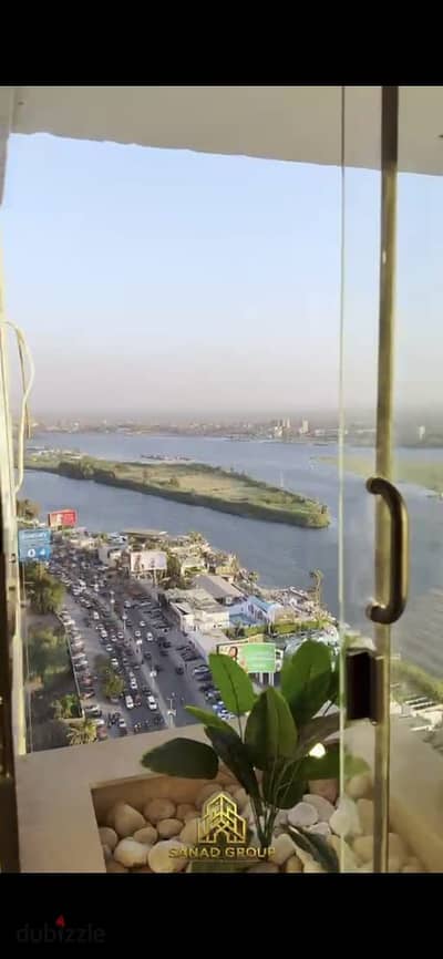 فقط لهواه السكن المميز والجيره ال High class لو مابتحبش ناطحات السحاب يبقي فكك من الشقه دي برج غاده في قلب كورنيش المعادي  شقه فندقيه ٣ حمام + ٣ غرف نوم منهم غرفتين ماستر بحمام مستقل لكل غرفه لسه منتهي من تشطيبها - كل العفش والاجهزه جديده بأكيسها لم تس