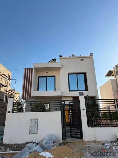 قسط 13 سنه فيلا بسعر تنافسي فى كمبوند park valley فى زايد الجديدة بالقرب من مول العرب
