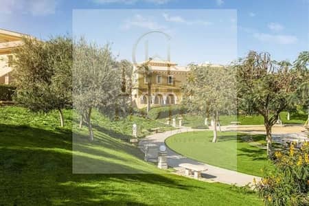 3-bedroom townhouse with a view of a large landscape, resale at a bargain price for a limited time with down payment and installments in Hyde Park Com