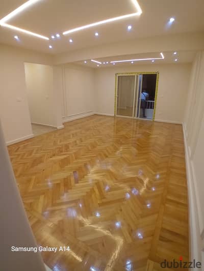 Apartment for sale on Al-Armen street between the sea and Gamal Abdel Nasser 135 m 3 rooms and a large two-piece reception