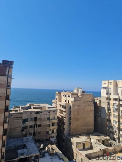 منزل ٢٤٠م بمحطة الرمل شارع فواد ٣ ادوار ومحلات موق تجارى