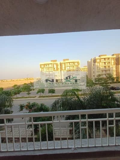 For sale in Madinaty Cash at a bargain price, an opportunity for living or investment: a 74 sq m apartment in B12 with special finishing, garden and p