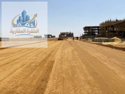  فرصة استثمارية مميزة – أرض تجارية للبيع أو للمشاركة في التجمع