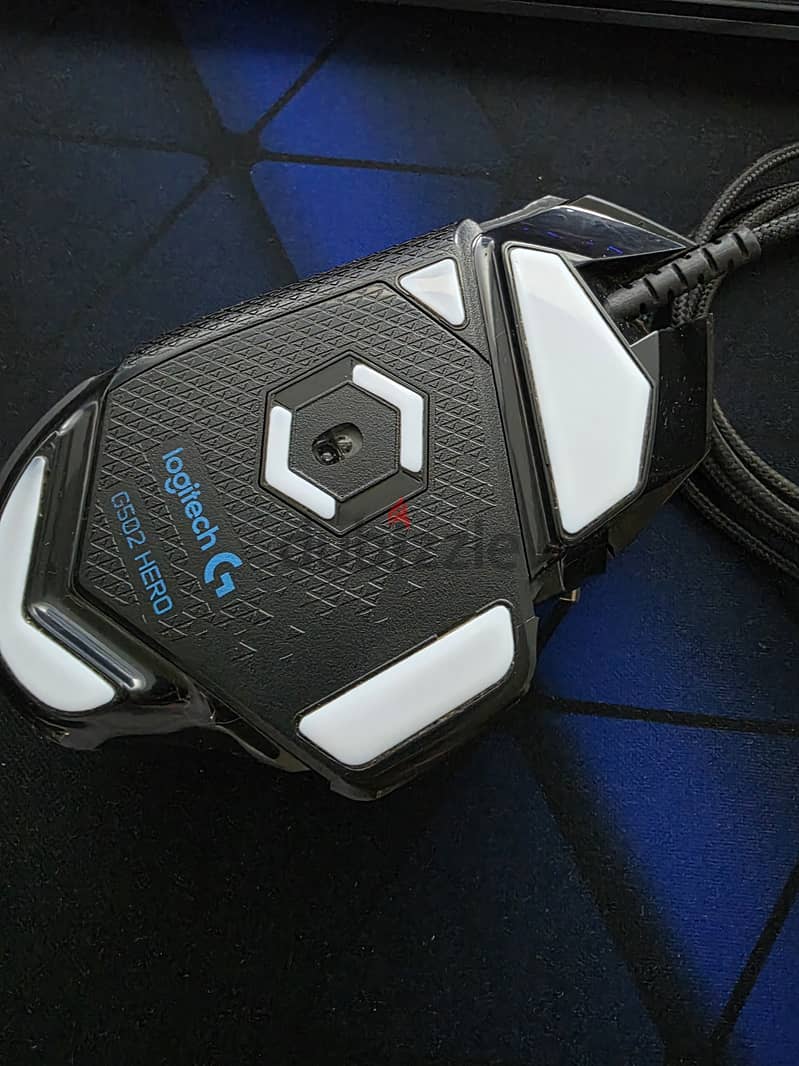 Logitech G502 HERO Gaming Mouse 2