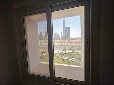 لقطة شقة للبيع جاهزة للسكن فى jade park العاصمة الادارية استلام فورى متشطبة بمنطقة الR3 ڤيو مباشر على الـ Iconic Tower والـ CBD Towers